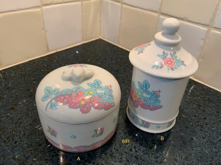 2 Vintage Elizabeth Arden Porseleinen Potjes, Huis en Inrichting, Woonaccessoires | Schalen en Manden, Gebruikt, Schaal, Rond