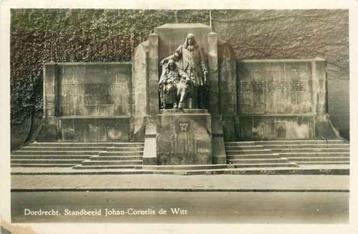 (301-088-035) Dordrecht Standbeeld Johan Cornelis de Witt beschikbaar voor biedingen