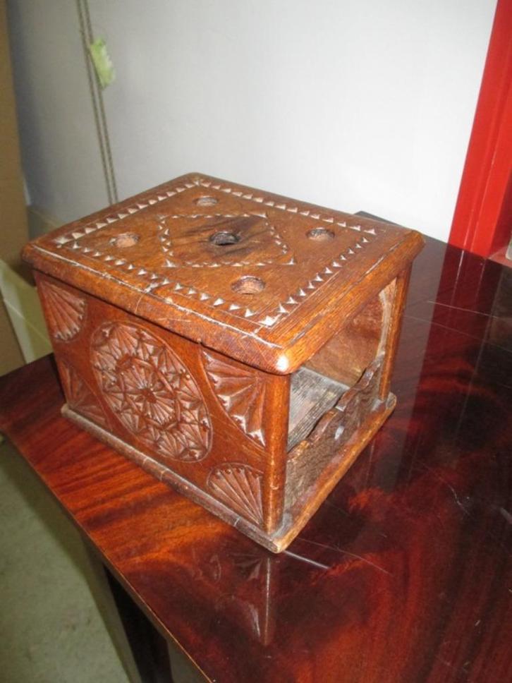Oer 08399 eikenhouten stoofje met snijwerk, Antiek en Kunst, Antiek | Overige Antiek, Ophalen