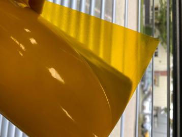 Zelfklevende transparant gele Mactac folie (op rol) br. 37cm