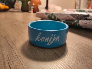 Voer/water bakje konijn  beschikbaar voor biedingen