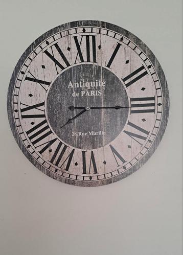 HOUTEN WANDKLOK MUURKLOK 60 CM DIAMETER MET ROMEINSE CIJFERS beschikbaar voor biedingen