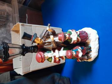 Te koop Dickens koortje met  brande lantaren  beschikbaar voor biedingen