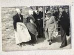 Westkapelle fotokaart bezoek koningin aan noodwoningen 1946, Ophalen of Verzenden, 1940 tot 1960, Ongelopen, Zeeland