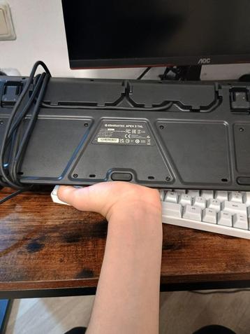 2 toetsenboorden met koptelefoon beschikbaar voor biedingen