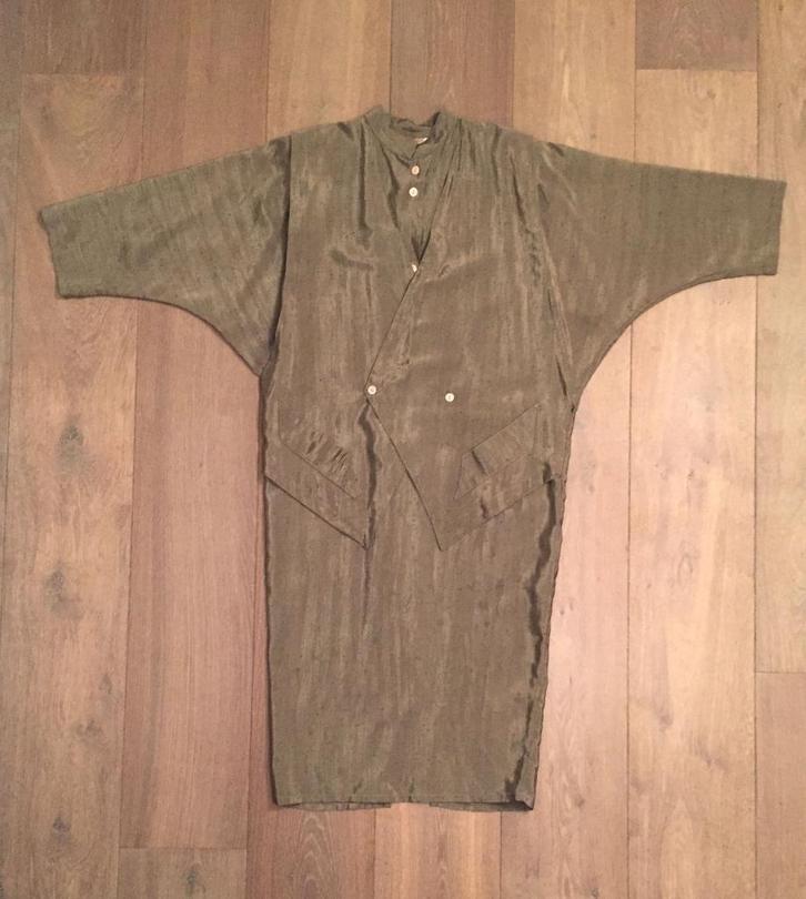 Vintage jurk goudbruin glanzende jurk wijde mouwen & ketting, Kleding | Dames, Jurken, Zo goed als nieuw, Maat 38/40 (M), Bruin