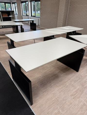 Bureau Tafels - Partij zonder schade beschikbaar voor biedingen