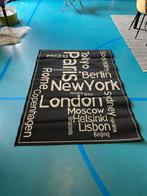 Vloerkleed met Stedenprint 190x135cm, Huis en Inrichting, Stoffering | Tapijten en Kleden, Ophalen, 100 tot 150 cm, Zwart, Zo goed als nieuw