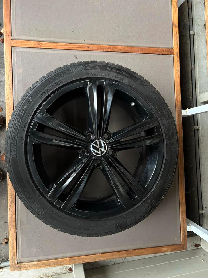 VW zwarte Sebring Winterset - Prima Staat!, Auto-onderdelen, Banden en Velgen, Banden en Velgen, Winterbanden, 18 inch, 225 mm