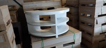 Dressior en sidetables ruime partij op voorraad beschikbaar voor biedingen