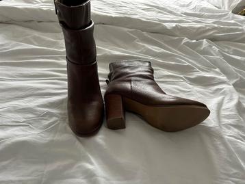 Donkerbruine Leren Enkellaarsjes beschikbaar voor biedingen