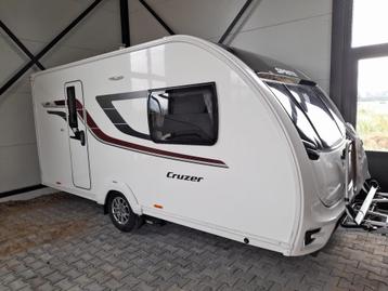 Sprite Cruzer 460 SR caravan met voortent