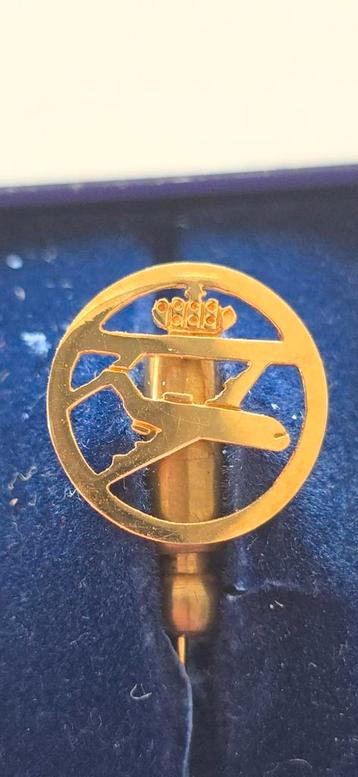 Gouden Fokker F28 speld beschikbaar voor biedingen