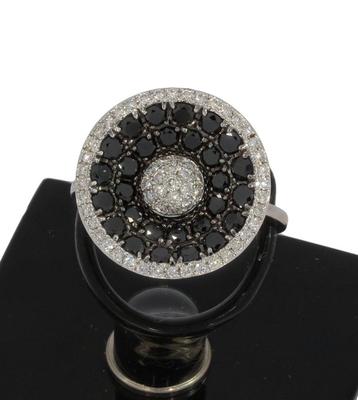 Witte en zwarte diamanten luxe 14k gouden dames ring design beschikbaar voor biedingen
