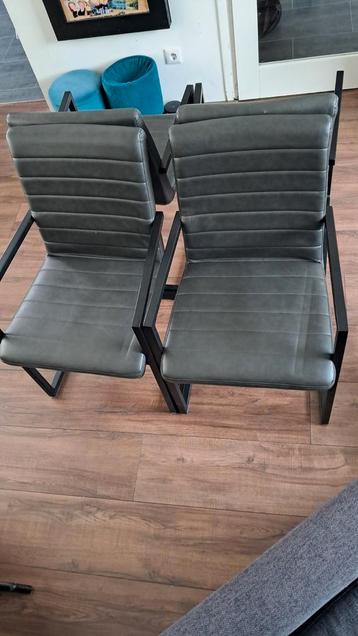 4 Industriële Stoelen - Gratis Af te Halen beschikbaar voor biedingen