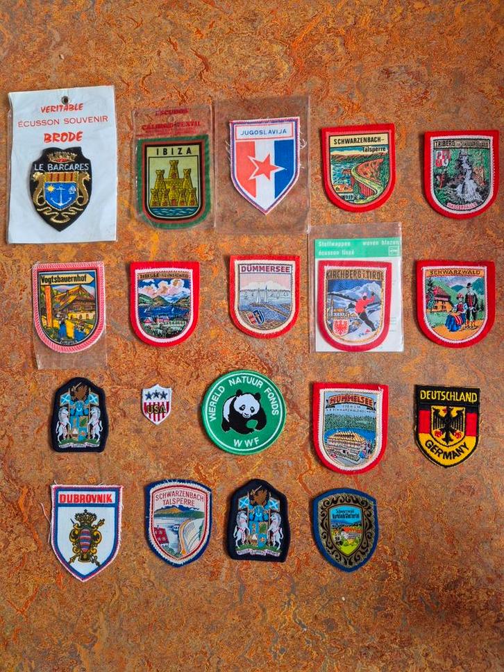 Verzameling Vintage Souvenir Emblemen / Strijkpatches, Verzamelen, Speldjes, Pins en Buttons, Gebruikt, Speldje of Pin, Stad of Land