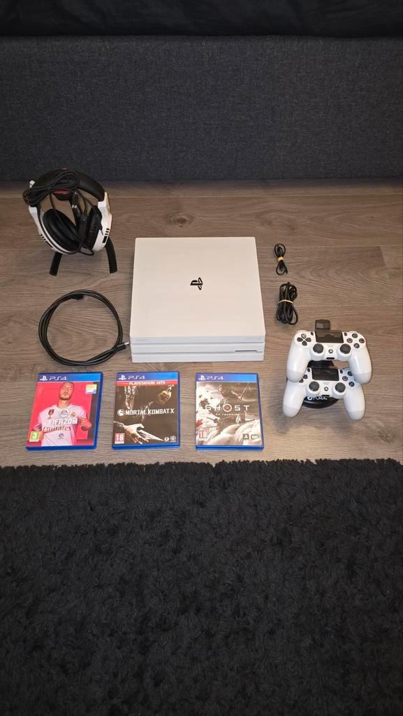 Playstation 4 Pro 1tb geheugen en met 3 spellen!, Spelcomputers en Games, Spelcomputers | Sony PlayStation 4, Gebruikt, Pro, 1 TB