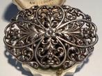 ANTIEKE PRACHTIGE MASSIEVE GEKEURDE GEZAAGD ZILVER BROCHE, Sieraden, Tassen en Uiterlijk, Antieke sieraden, Verzenden, Zilver