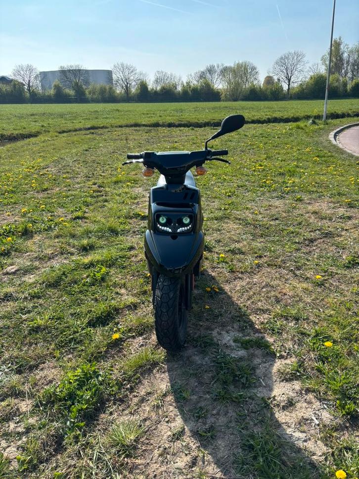 Mbk booster 2takt met veel extra’s, Fietsen en Brommers, Scooters | Yamaha, Zo goed als nieuw, Overige modellen, Maximaal 45 km/u