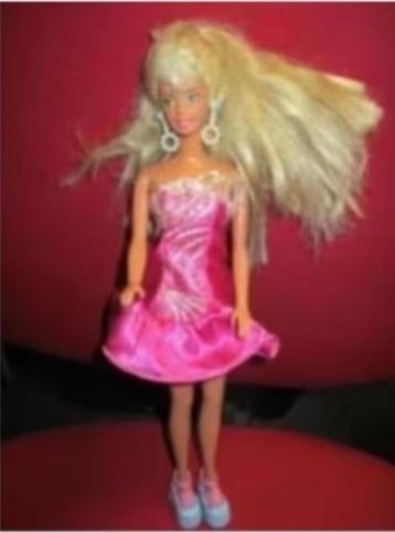 VINTAGE BARBIE JAREN 80/90? met kleding+schoentjes beschikbaar voor biedingen