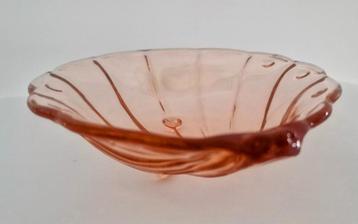 Art Deco roze persglas schelpvormig schaaltje beschikbaar voor biedingen