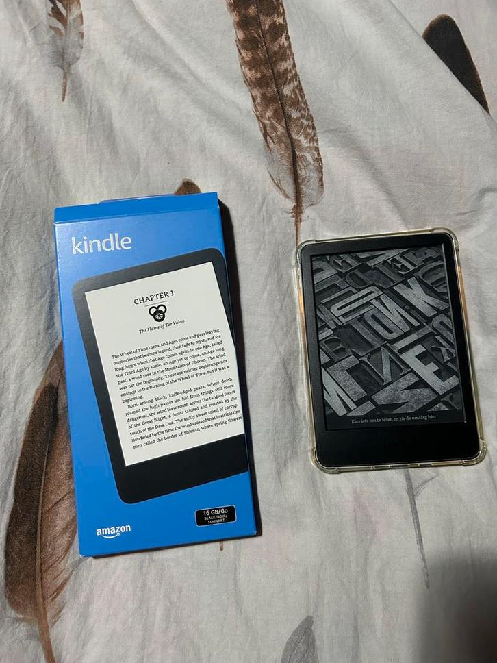Kindle Basic 11e gen (2022) + hoesje, Computers en Software, E-readers, Zo goed als nieuw, 6 inch of minder, 8 GB, Touchscreen