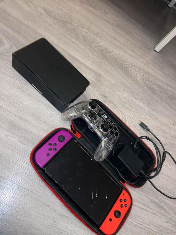 Nintendo Switch OLED + Accessoires., Spelcomputers en Games, Games | Nintendo Switch, Gebruikt, Avontuur en Actie, 1 speler, Vanaf 7 jaar