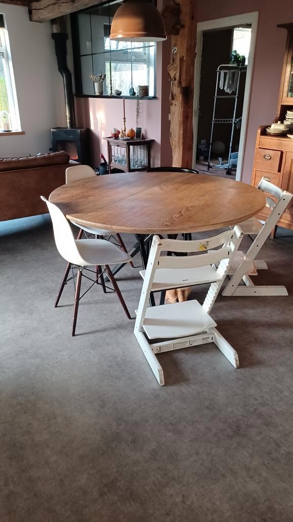 Ronde eikenhouten tafel - doorsnee 140cm, Huis en Inrichting, Tafels | Eettafels, Gebruikt, 100 tot 150 cm, 100 tot 150 cm, Vijf personen of meer