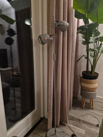 Industriële Staande Lamp - Lichtgrijs beschikbaar voor biedingen