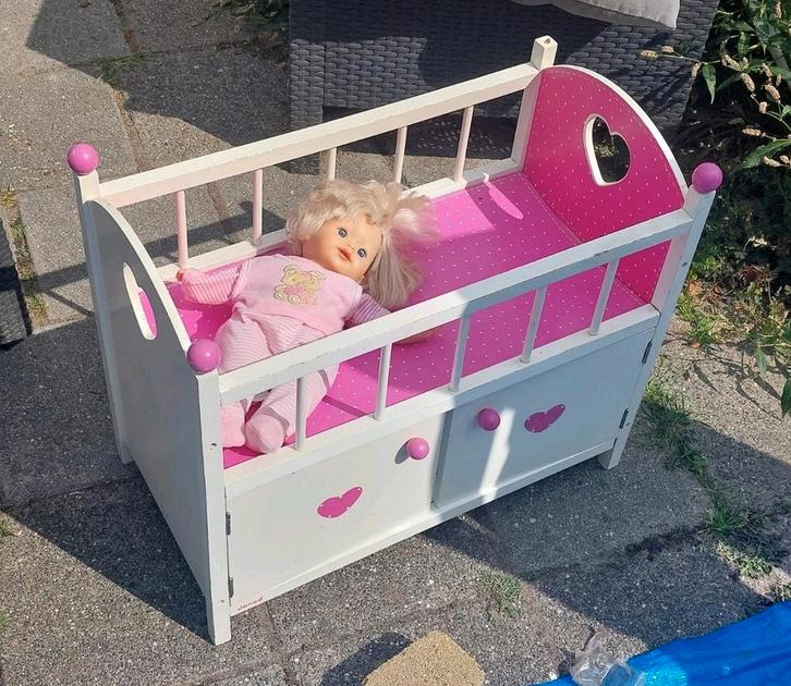 Poppen bedje hout super leuk met 1 pop, Kinderen en Baby's, Speelgoed | Poppen, Ophalen
