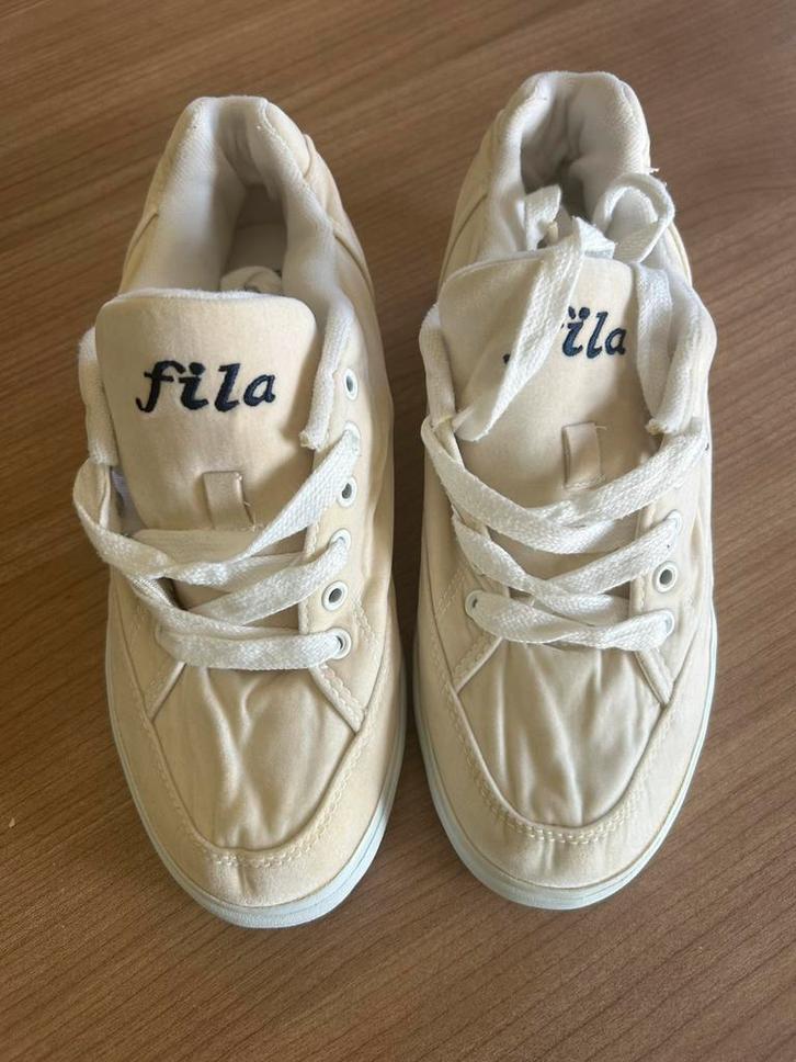 Fila Canvas Sneakers - Maat 9,5, Kleding | Dames, Schoenen, Gedragen, Sneakers of Gympen, Wit, Verzenden