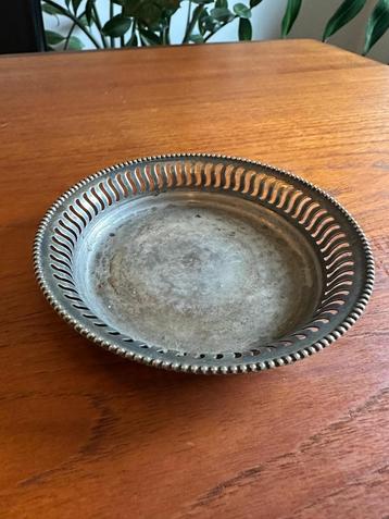 Antieke verzilverde schaal beschikbaar voor biedingen