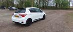 Toyota Yaris 1.5 Full Hybrid GR Sport 100pk 5D Aut 2019 Wit, Auto's, Toyota, Origineel Nederlands, Te koop, 1050 kg, 5 stoelen