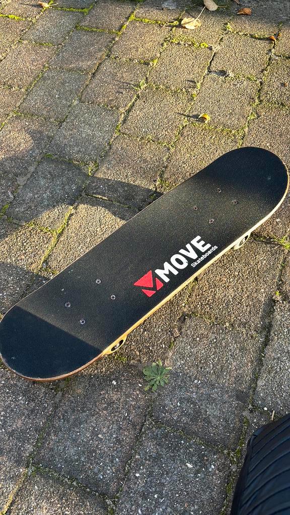 Mooi skateboard van Move (sint/kerst), Sport en Fitness, Skateboarden, Zo goed als nieuw, Skateboard, Ophalen of Verzenden