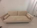 Beige velvet slaapbankje met gouden poten, Huis en Inrichting, Banken | Bankstellen, Ophalen, Gebruikt, Minder dan 75 cm, Tweepersoons