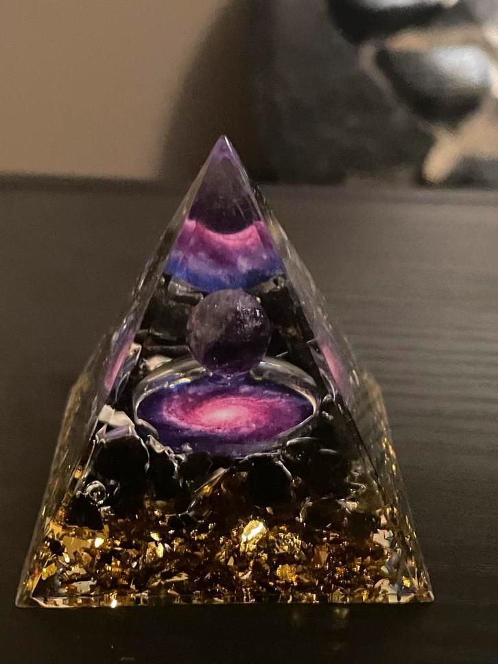 Amethist Energie Piramide - Nieuw, Huis en Inrichting, Woonaccessoires | Overige, Nieuw, Ophalen of Verzenden