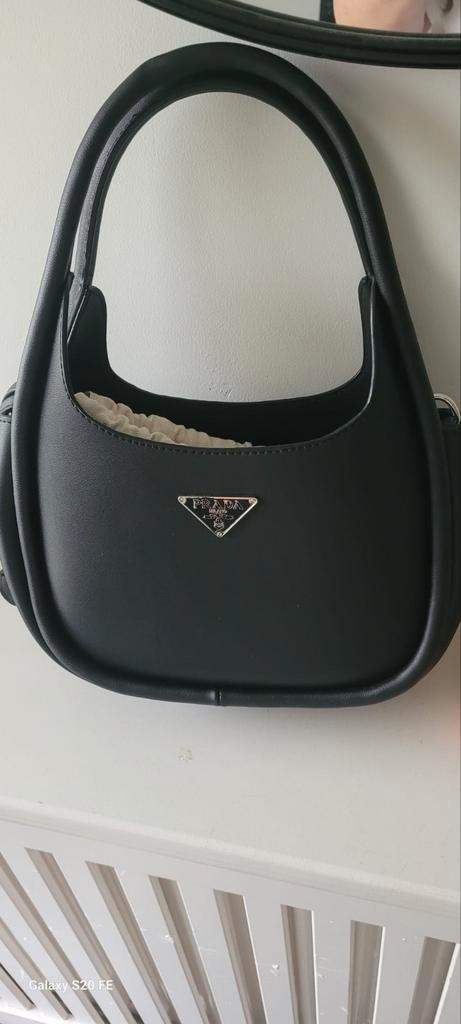 Prada tas, Sieraden, Tassen en Uiterlijk, Tassen | Schoudertassen, Zwart, Ophalen of Verzenden