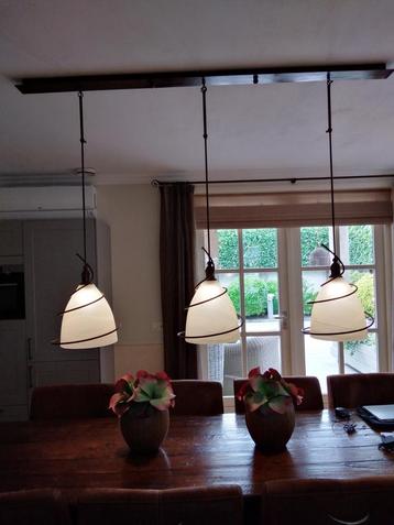 Mooie grote hanglamp met 3 lichtpunten.  beschikbaar voor biedingen