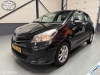 Toyota Yaris 1.0 VVT-i Aspiration Airco|Bluetooth|Camara|NAP, Auto's, Toyota, Euro 5, Gebruikt, Zwart, Origineel Nederlands