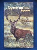 Dieren op het spoor door Rien Mouw en Nico Bulder., Boeken, Ophalen of Verzenden, Zo goed als nieuw, Natuur algemeen