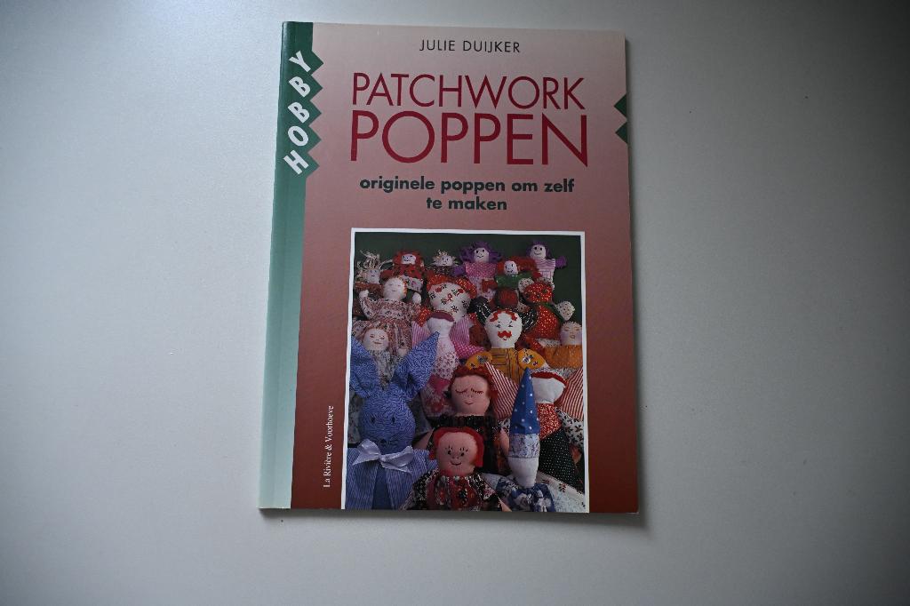 Knutsel- en handwerkboeken (2), Boeken, Hobby en Vrije tijd, Ophalen, Diverse auteurs, Zo goed als nieuw, Poppen maken