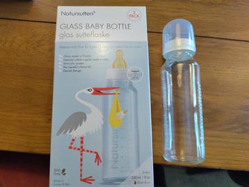 3 glazen flessen van natursutten 240ml en spenen beschikbaar voor biedingen