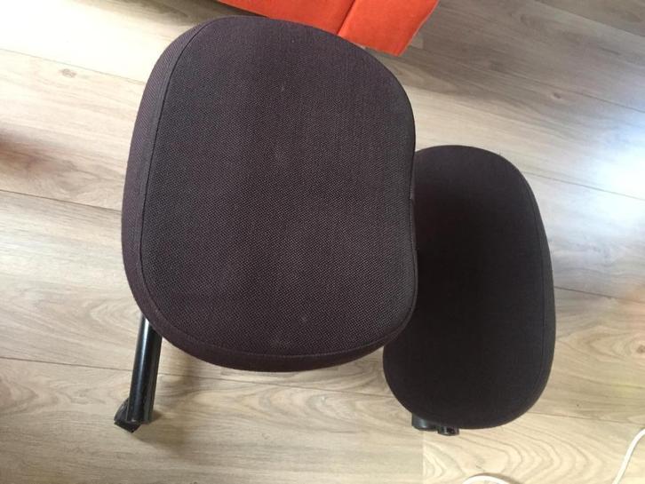 Ergonomische zwarte kniestoel, Huis en Inrichting, Bureaustoelen, Zo goed als nieuw, Bureaukruk, Zwart, Ergonomisch, Ophalen