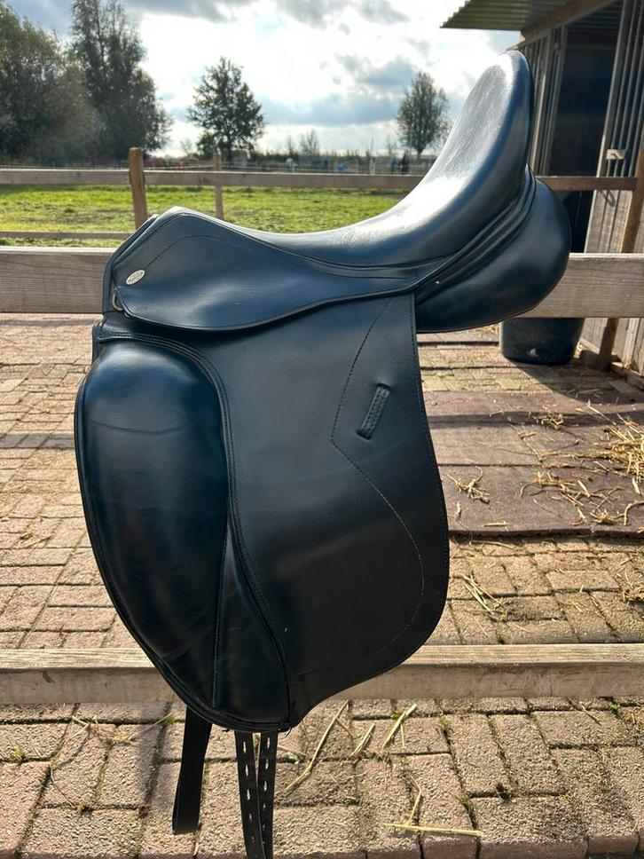 Kentaur Afrodite Dressuurzadel – maat 17,5, Dieren en Toebehoren, Paarden en Pony's | Zadels, Zo goed als nieuw, Dressuur, Ophalen of Verzenden