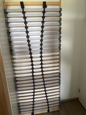 Lattenbodem 200x80 met matras beschikbaar voor biedingen