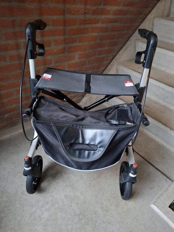Lichtgewicht rollator - zo goed als nieuw.  beschikbaar voor biedingen