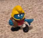 Smurf Rugby Speler Figuurtje uit 1980, Verzamelen, Smurfen, Ophalen of Verzenden, Gebruikt, Verschillende Smurfen