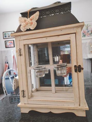 " Vitrine kastje " beschikbaar voor biedingen