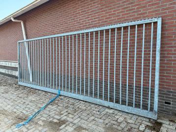 Metalen Spijlenhekwerk - Gebruikt 1.90 by 5.50 lang beschikbaar voor biedingen