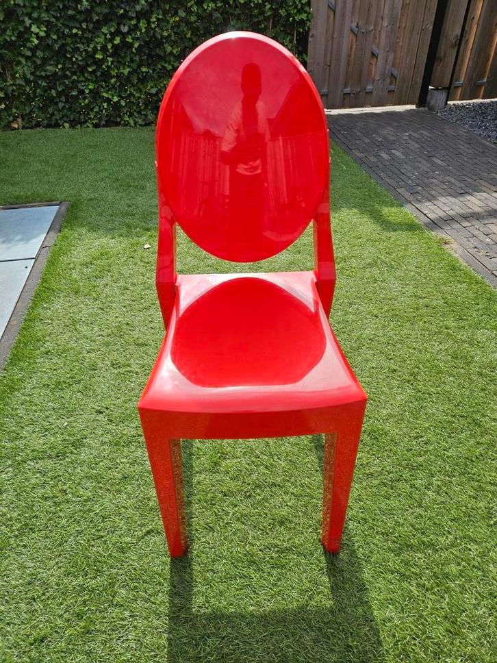 Moderne rode designstoel – stevig en stijlvol, Huis en Inrichting, Stoelen, Gebruikt, Kunststof, Rood, Ophalen